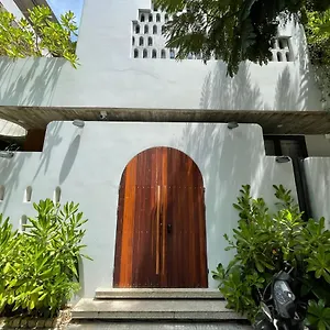  Hotel Gom House