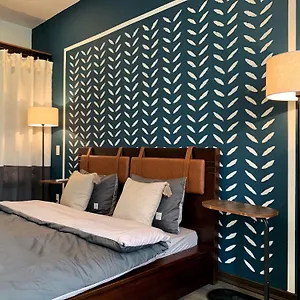 Benzen Boutique Stays-1 Min To River Hotel