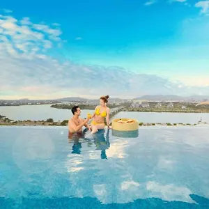Rhm Luxury And Đà Nẵng