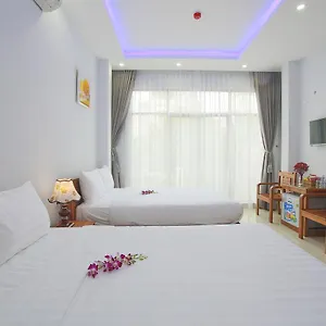  Hotel Summer