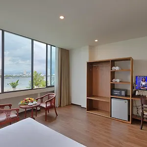 维塔利斯河滨酒店 岘港